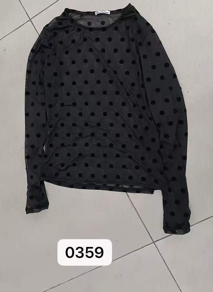 Průhledný top s puntíky