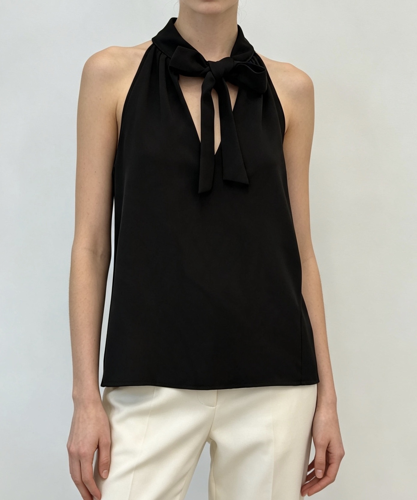 Volný top A‑line s halter výstřihem