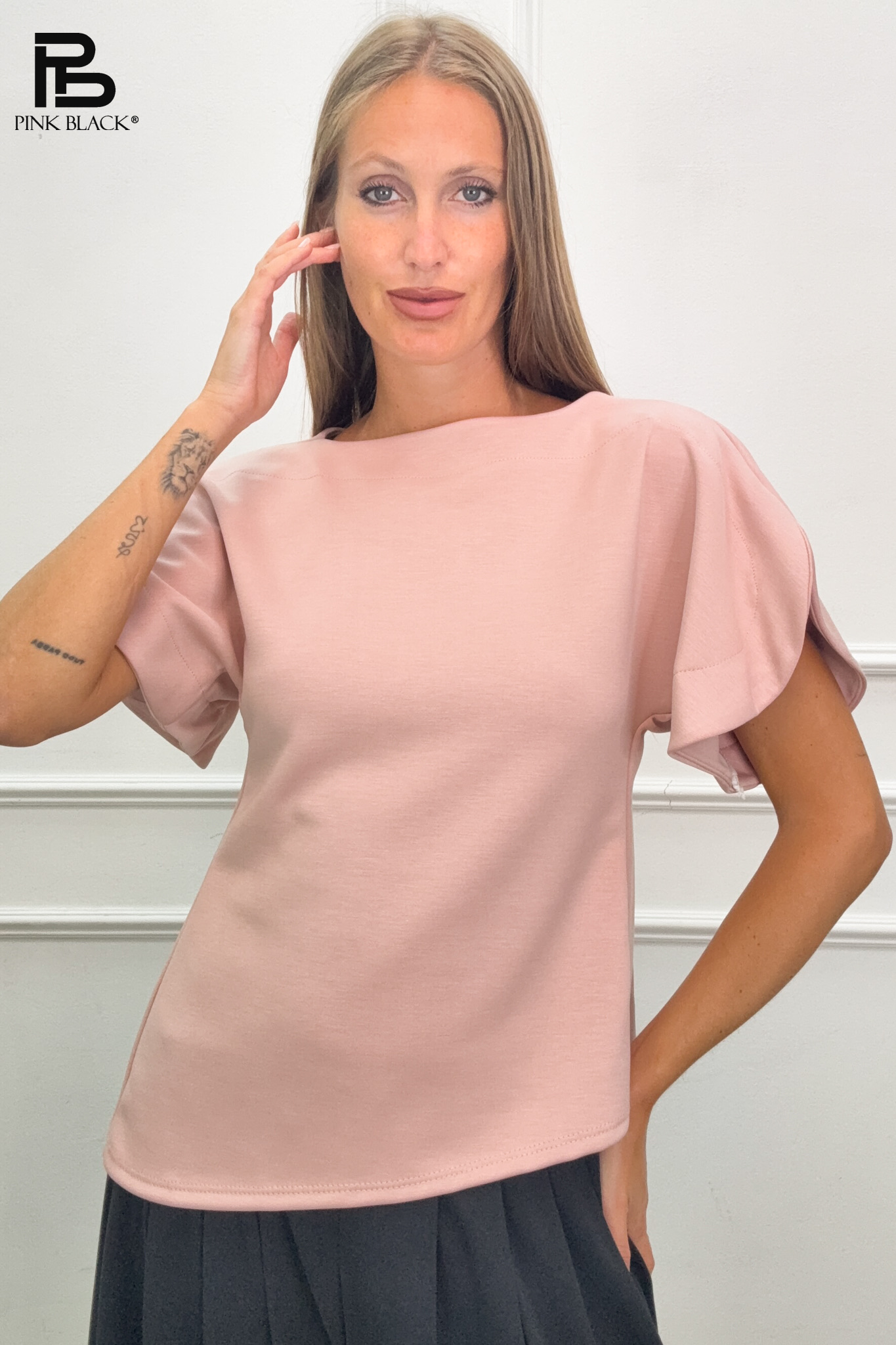Halenka s lodičkovým výstřihem
