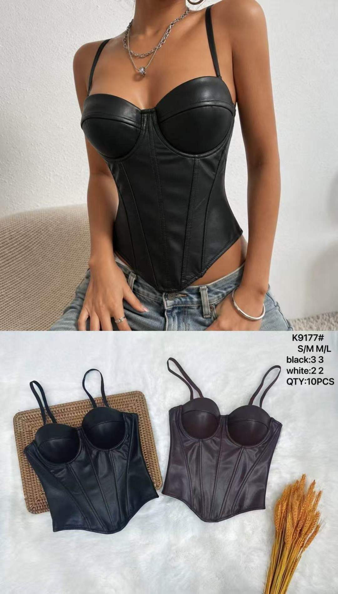 Přiléhavý top v korzetovém stylu