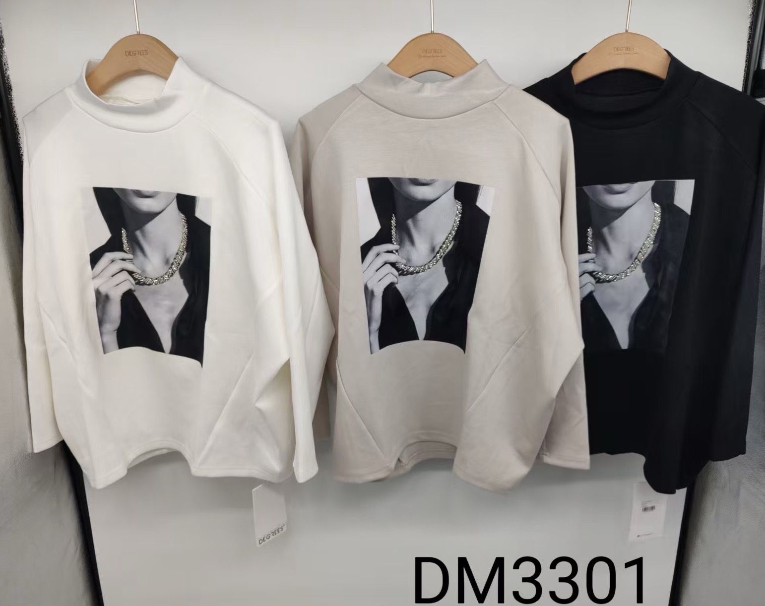 Volnější top s půlrolákem