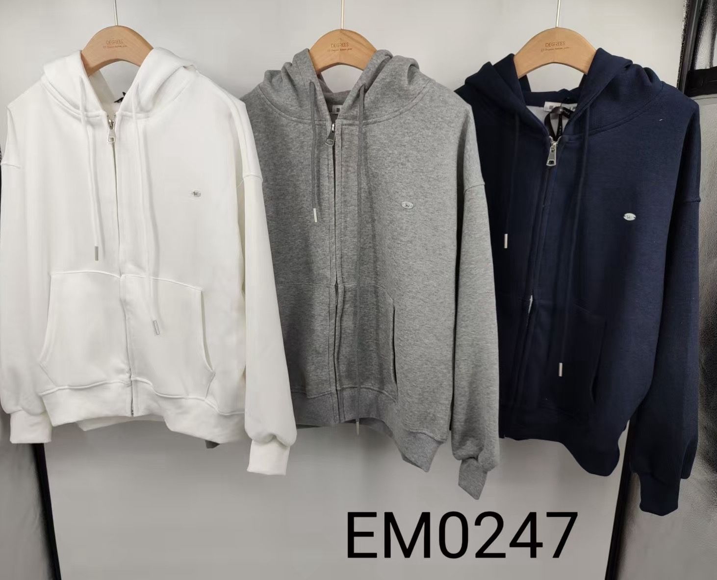Jednoduchá mikina s kapucí na zip