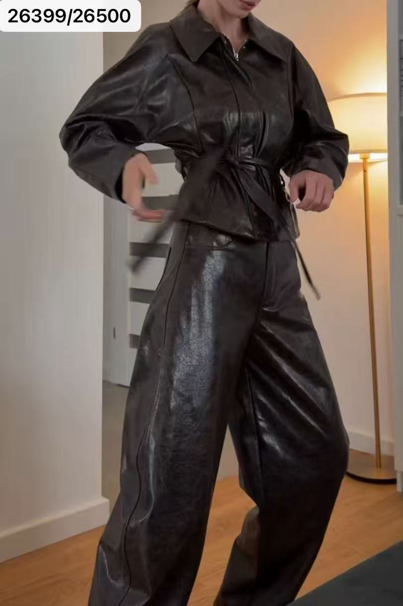Sada z eko kůže v širokém střihu