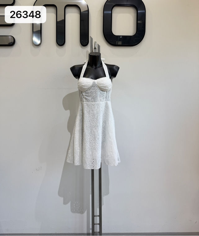 A-silueta s halter výstřihem
