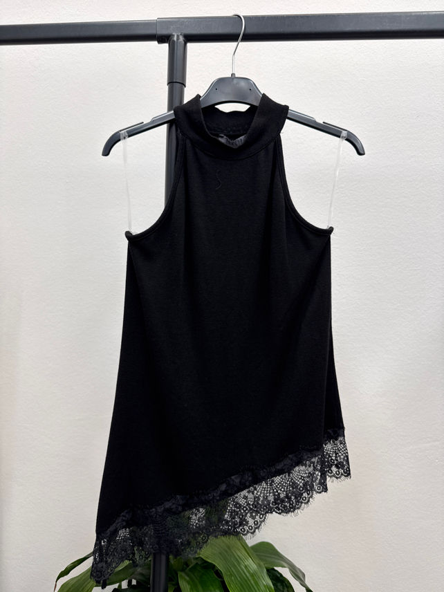 Trapezové šaty s halter výstřihem