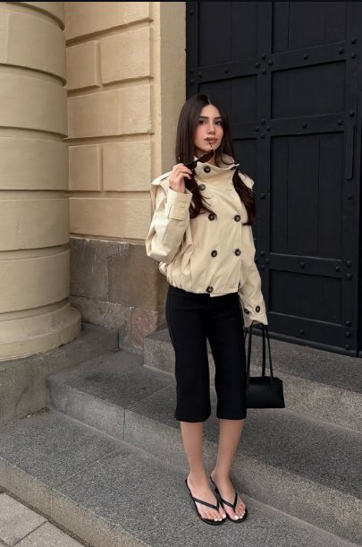 Krátká trenčkotová bunda s límcem na stojáčka