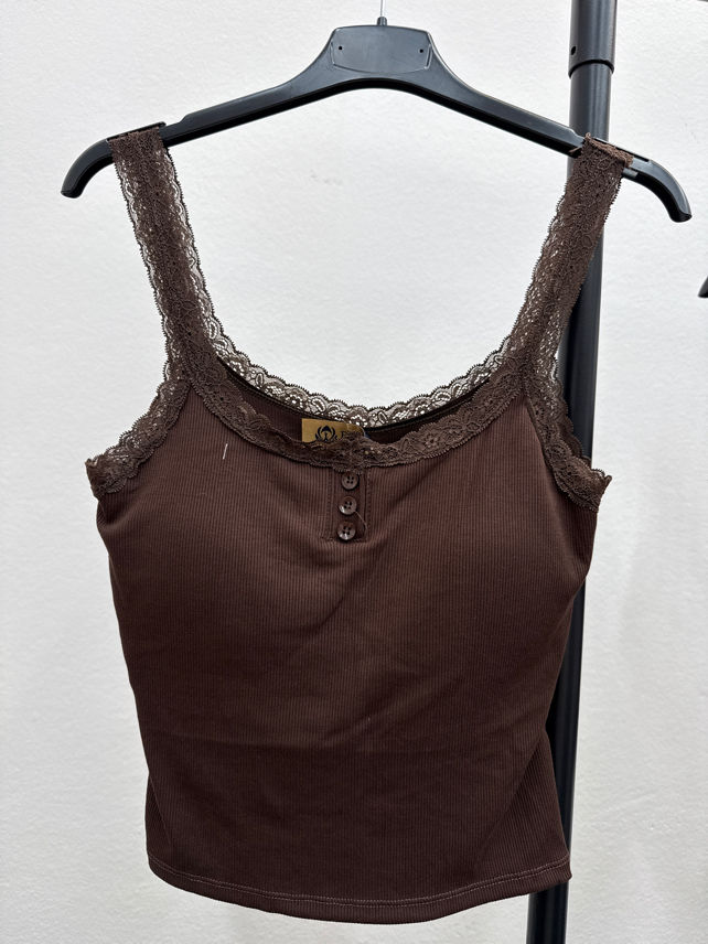 Přiléhavý top s krajkou