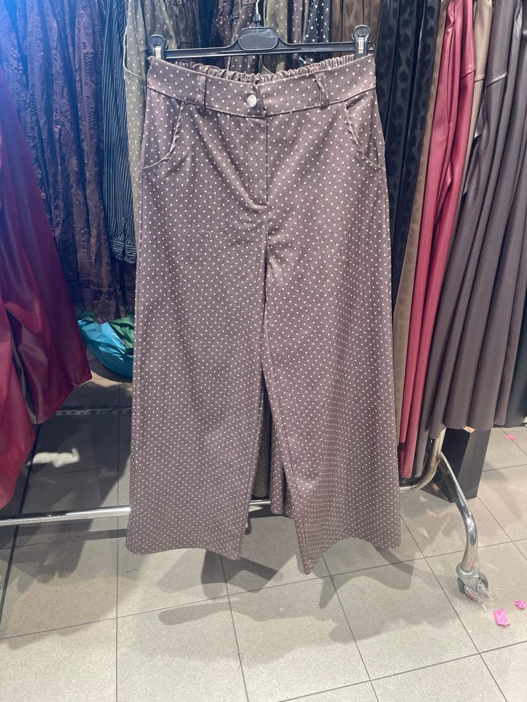 Široké kalhoty s gumou v pase