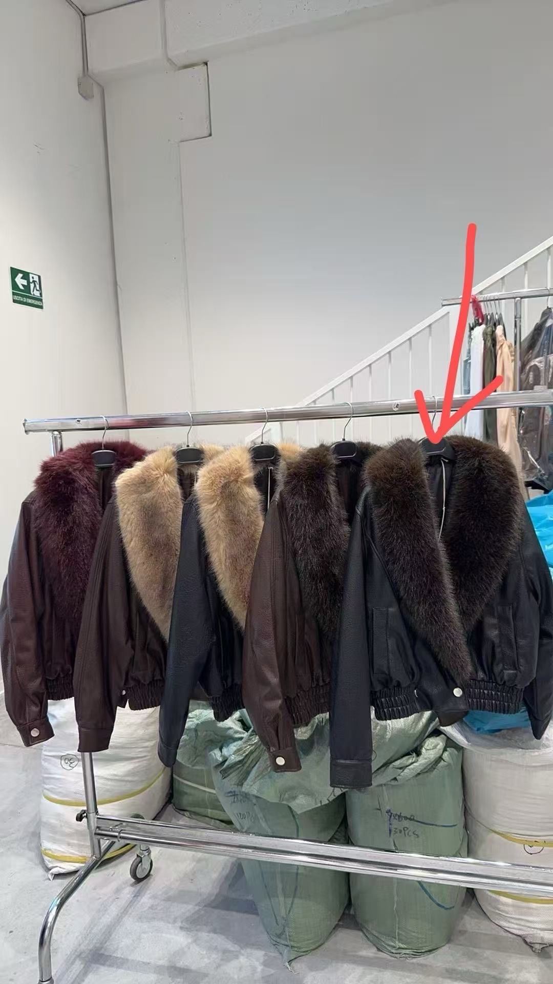 Bomber bunda s kožíškovým límcem