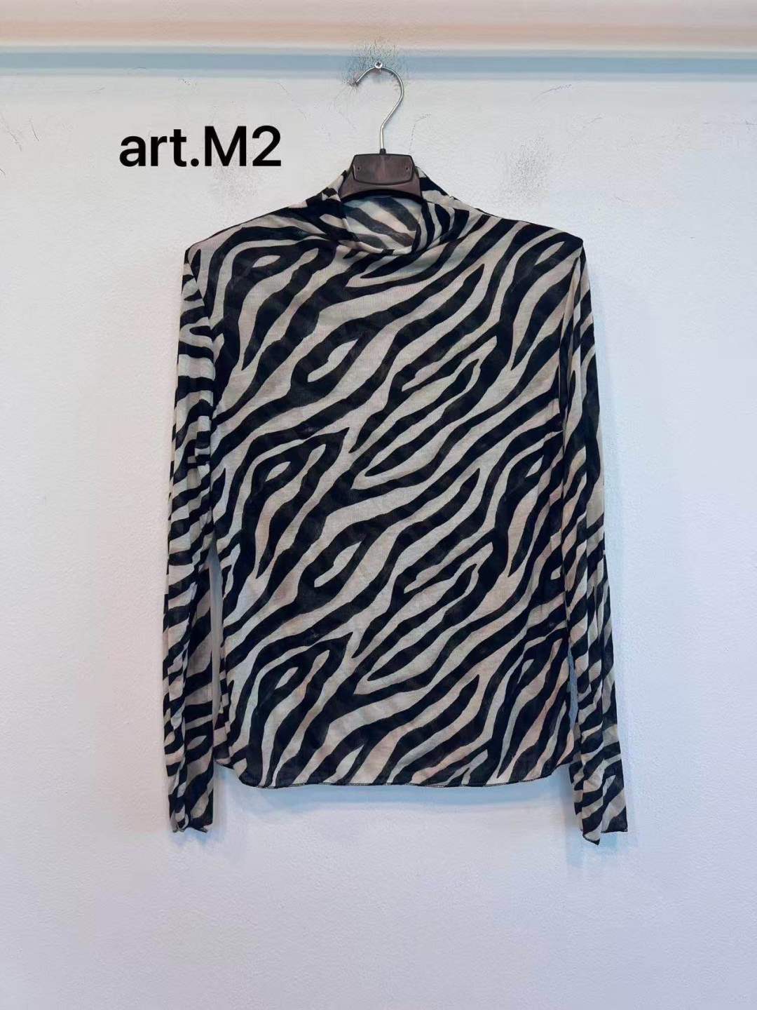 Top se stojáčkem a vzorem zebra