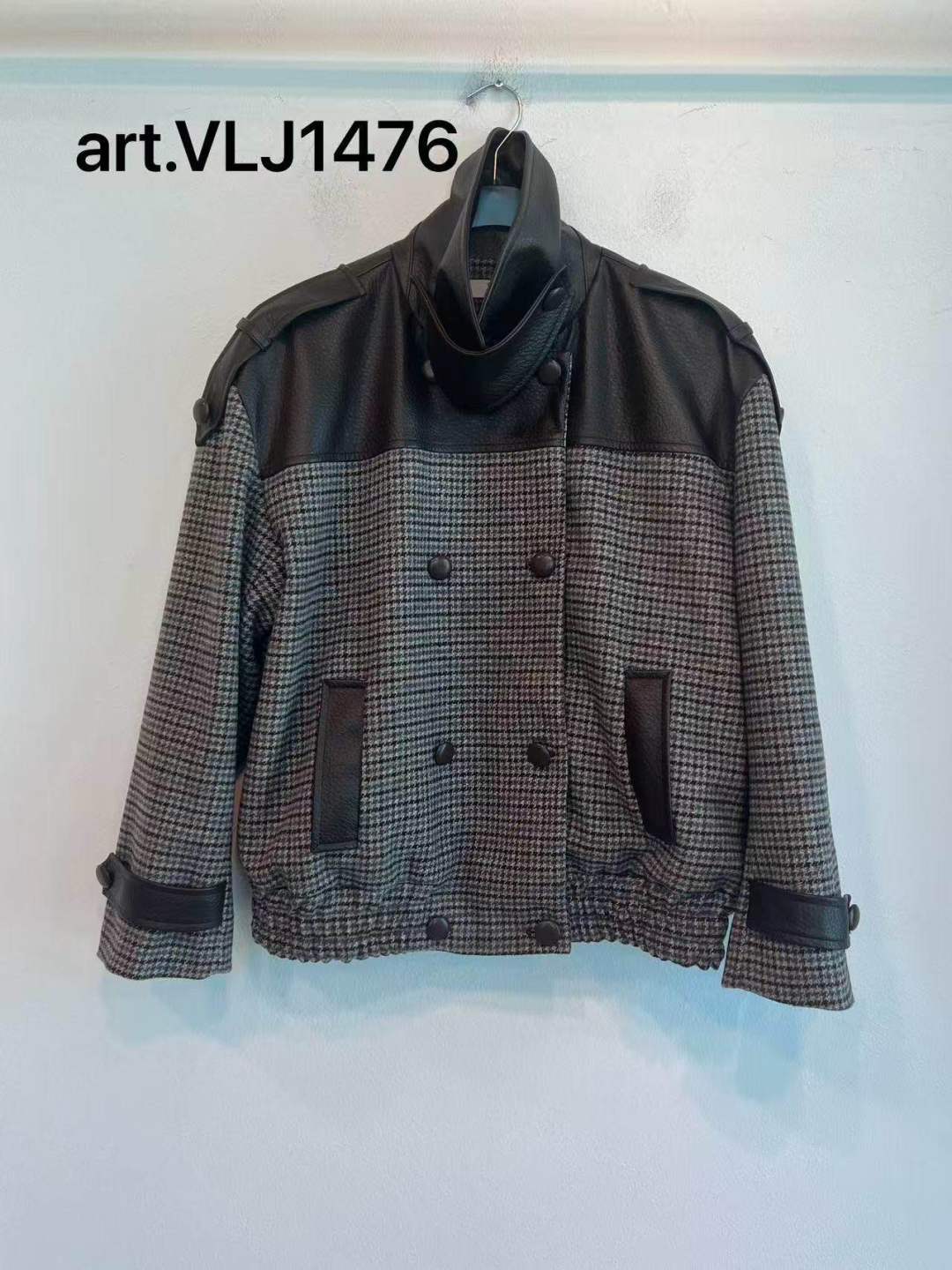 Krátká bomber bunda s vysokým límcem