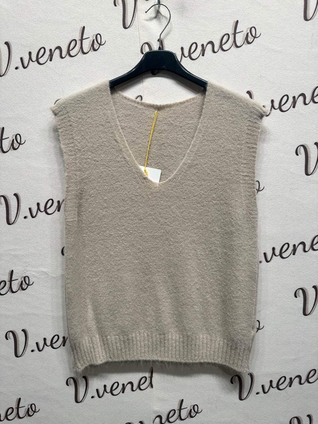 Pletená vesta s výstřihem do V
