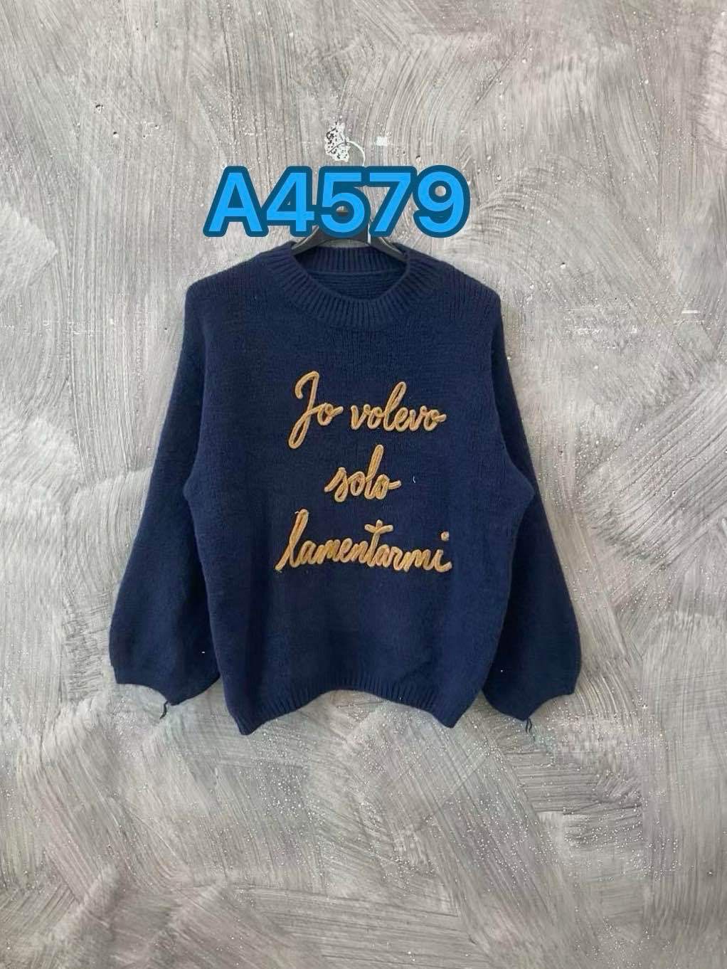 Svetr s Výšivkou