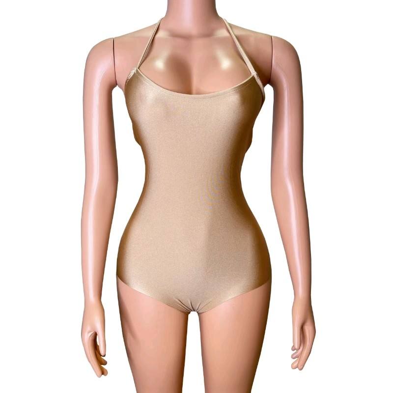 Přiléhavý top halter