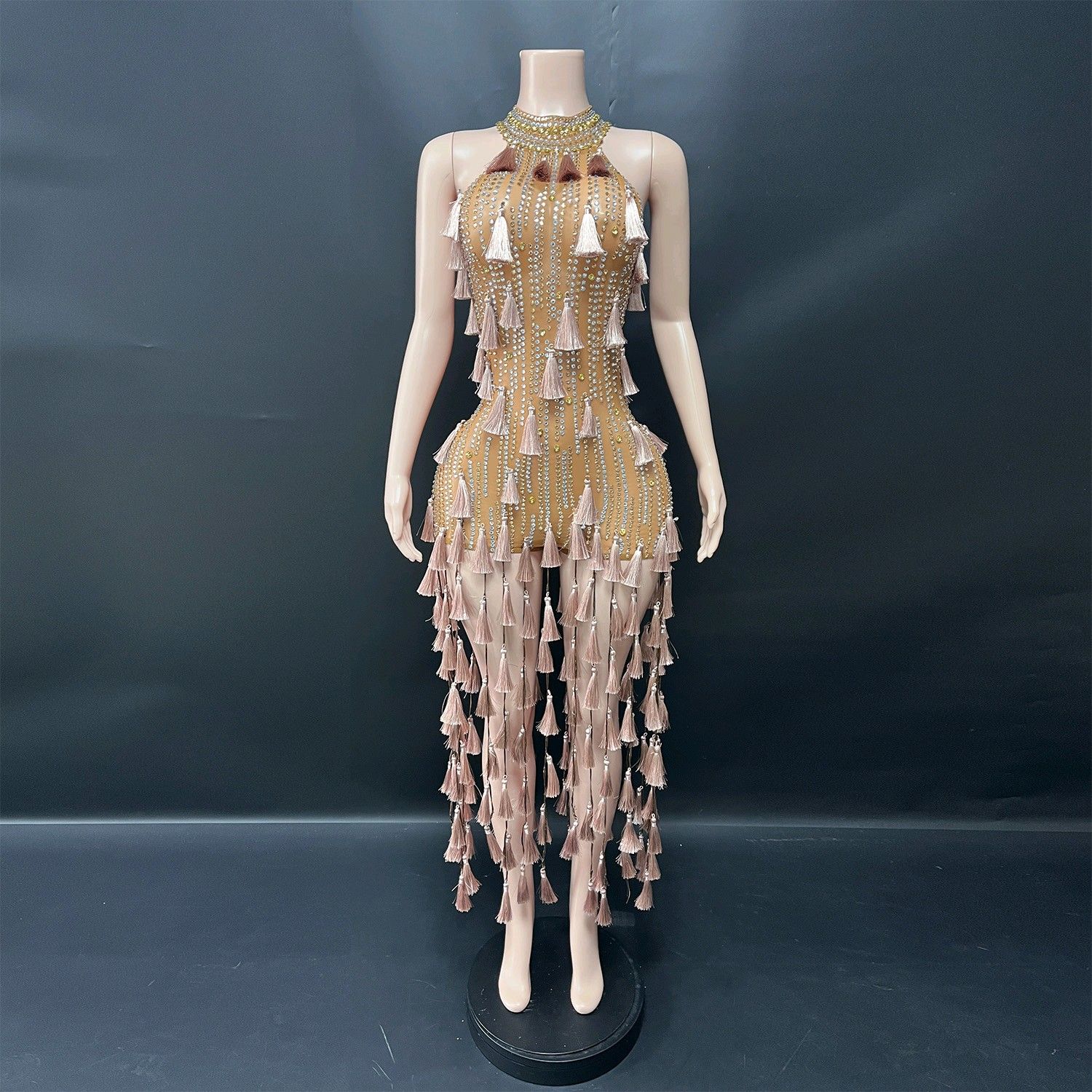 Bodycon šaty s halter výstřihem
