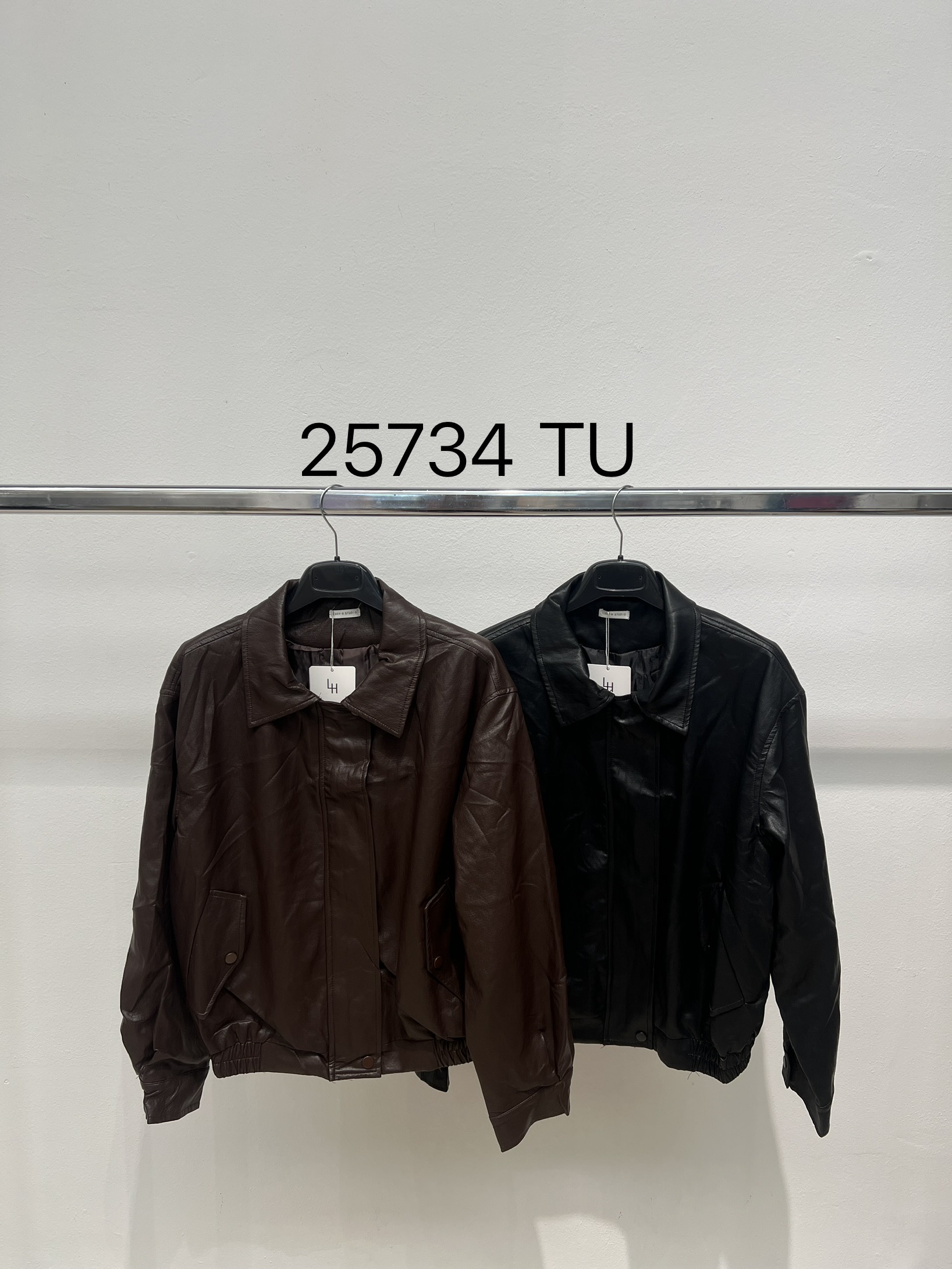 Bunda z ekokůže s límcem