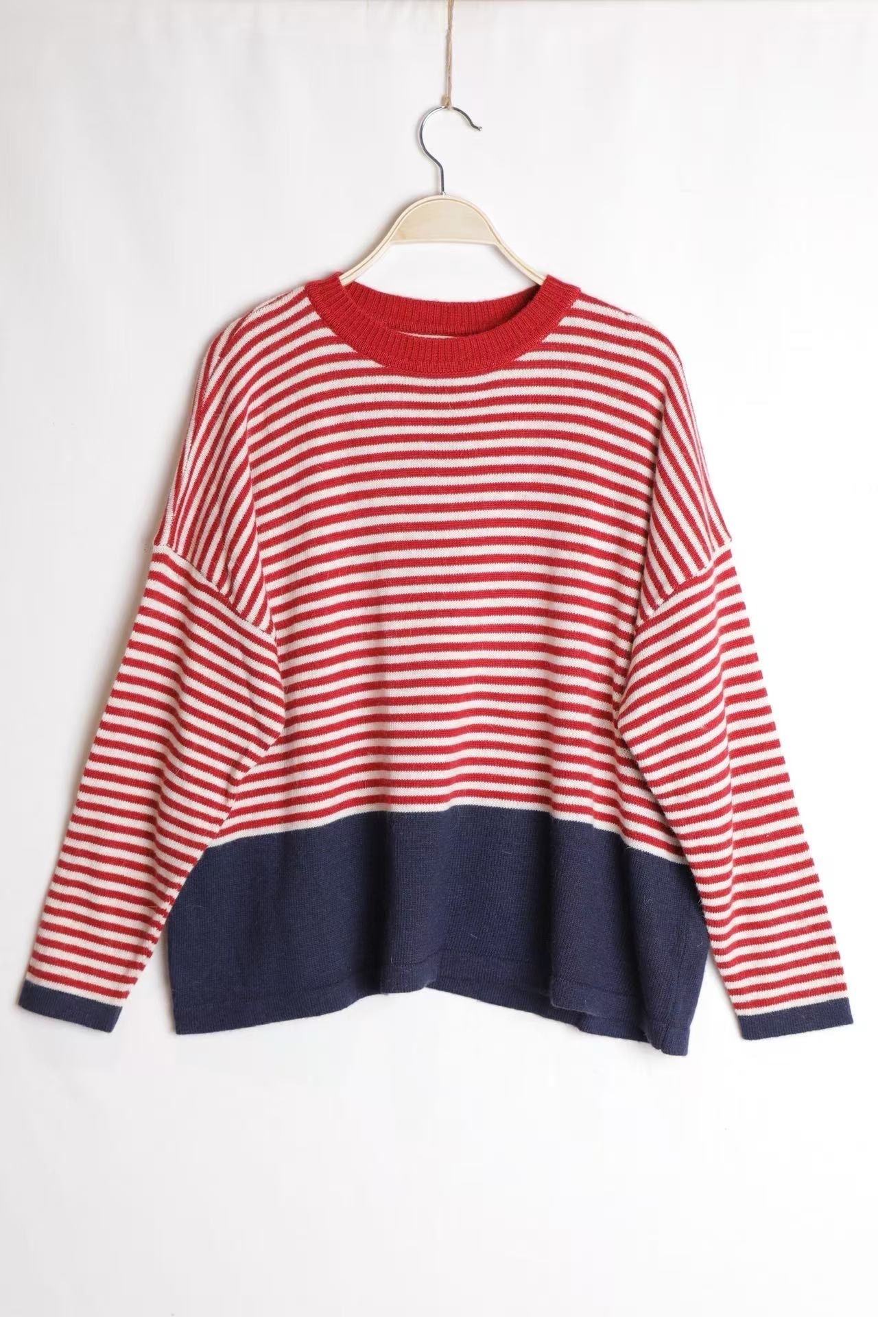 Oversize svetr s color‑block vzorem
