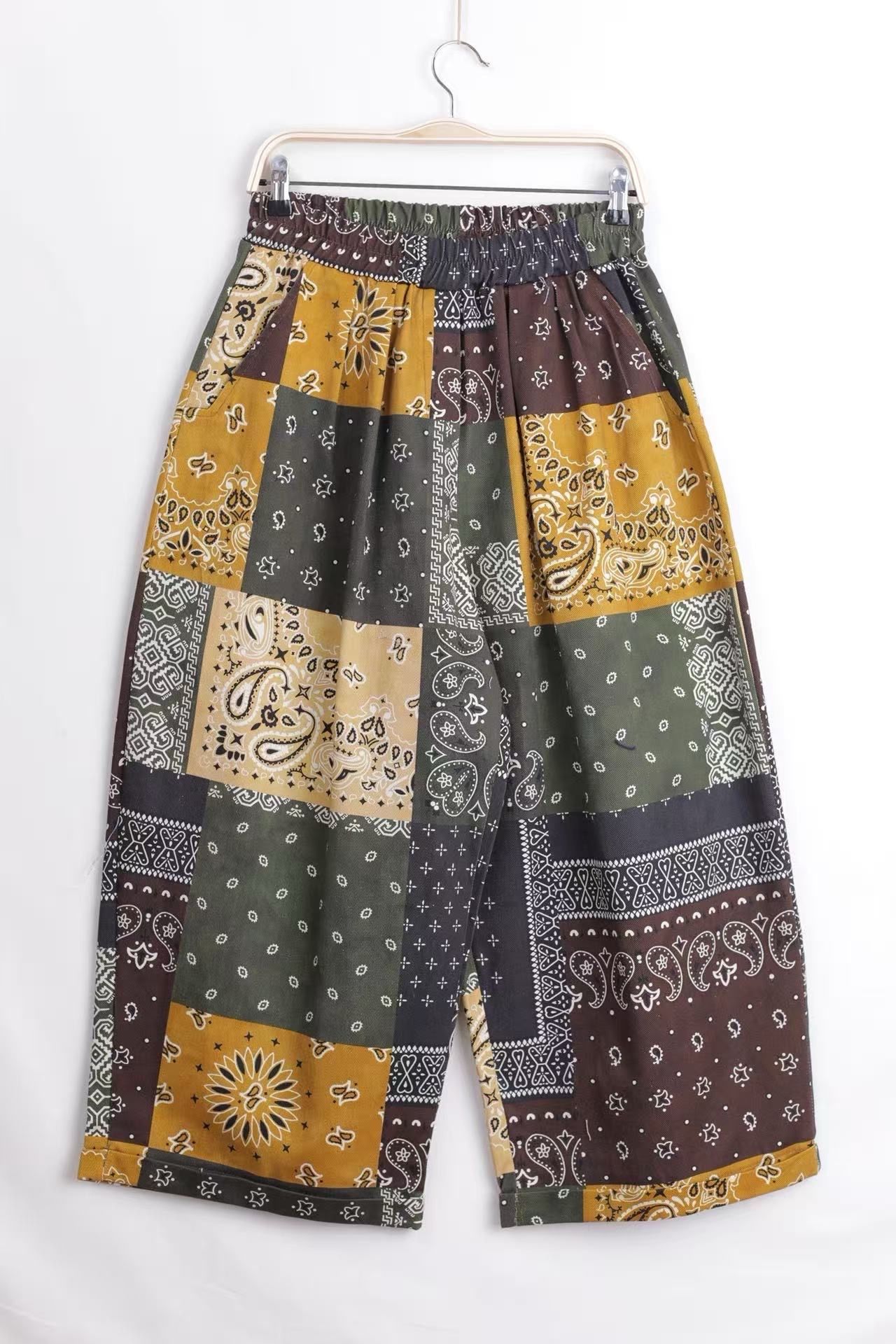 Široké 7/8 kalhoty s paisley vzorem