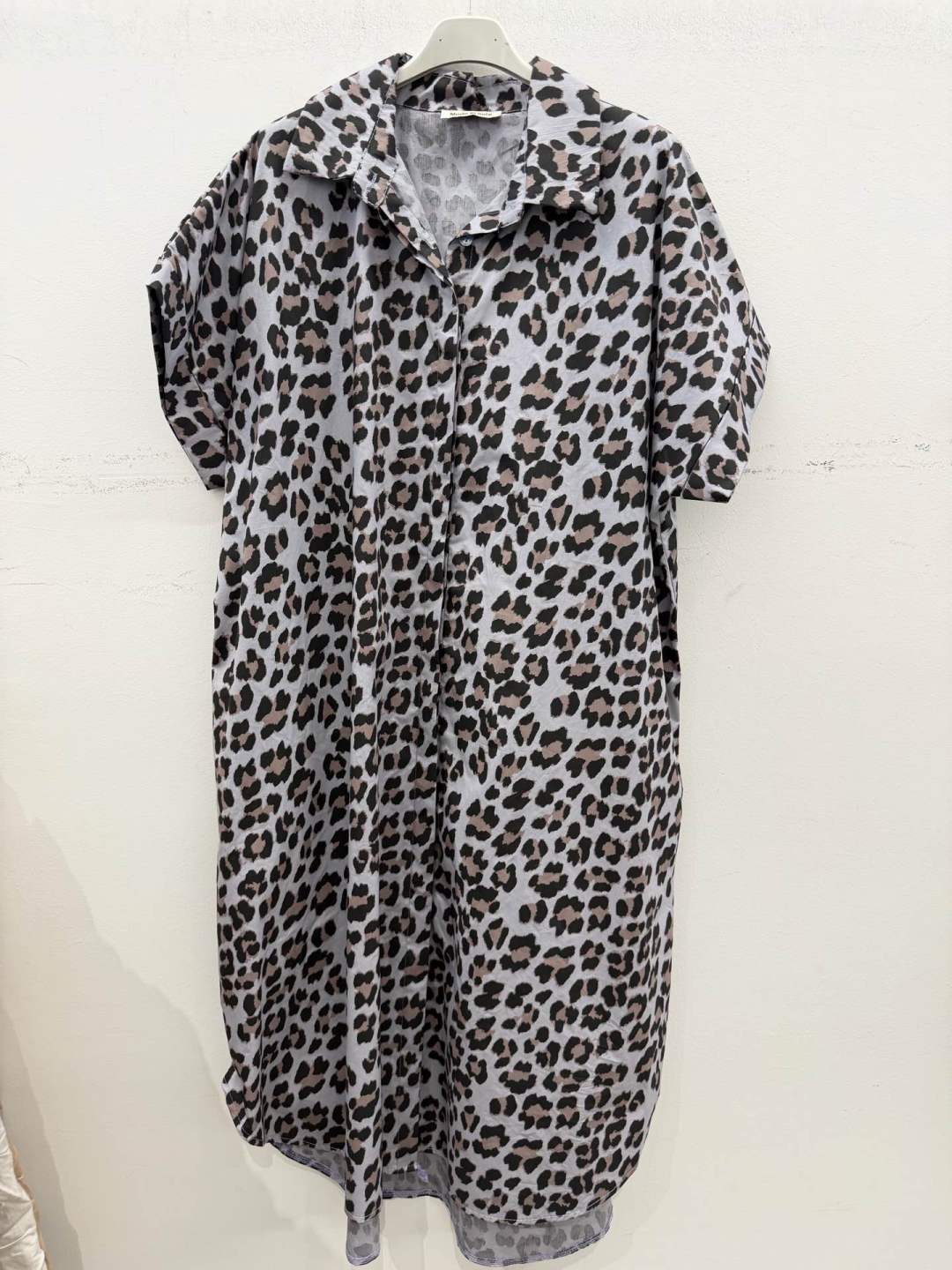 Midi košilové šaty s leopardím vzorem