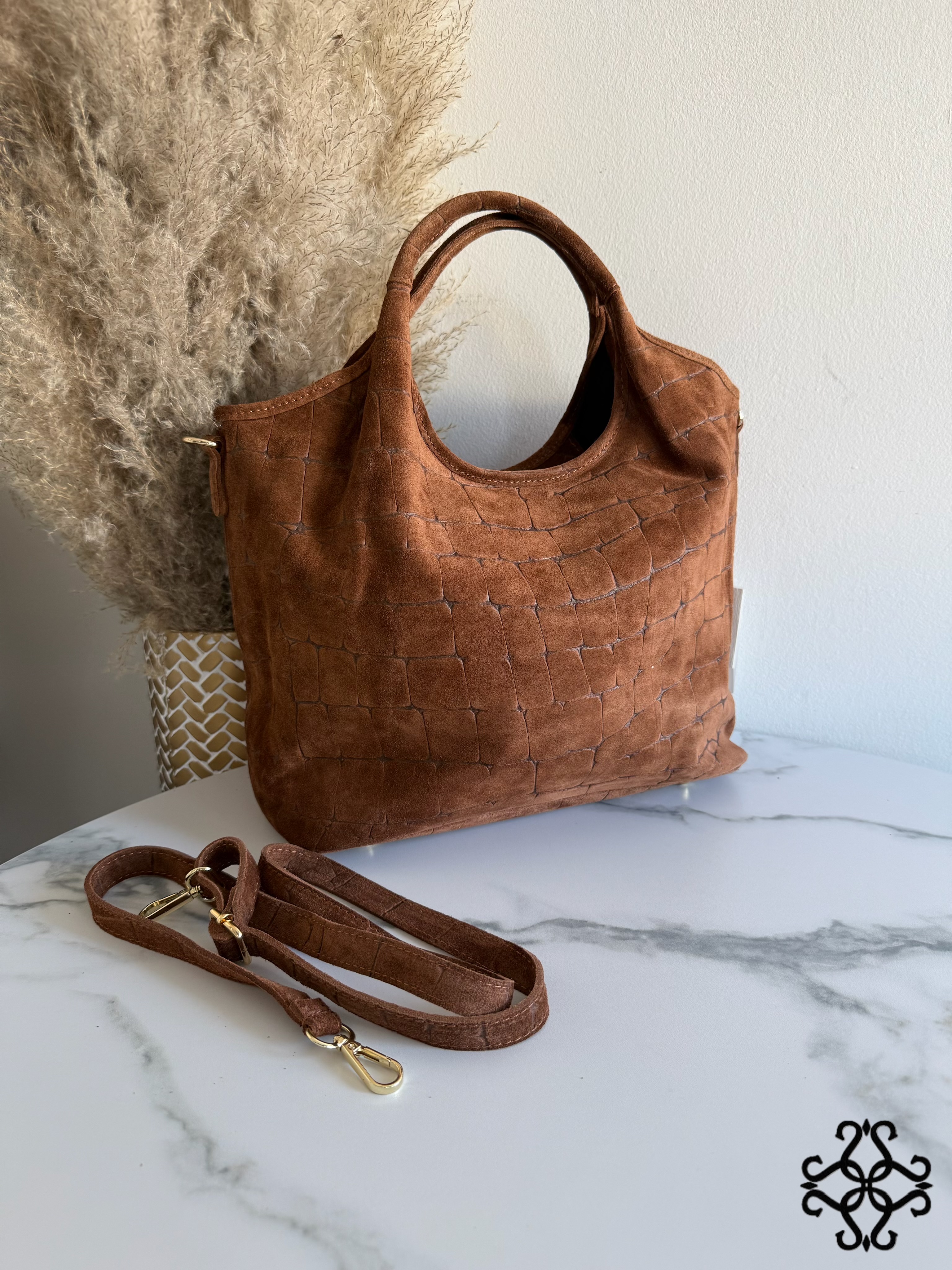 Semišová shopper taška s ražbou