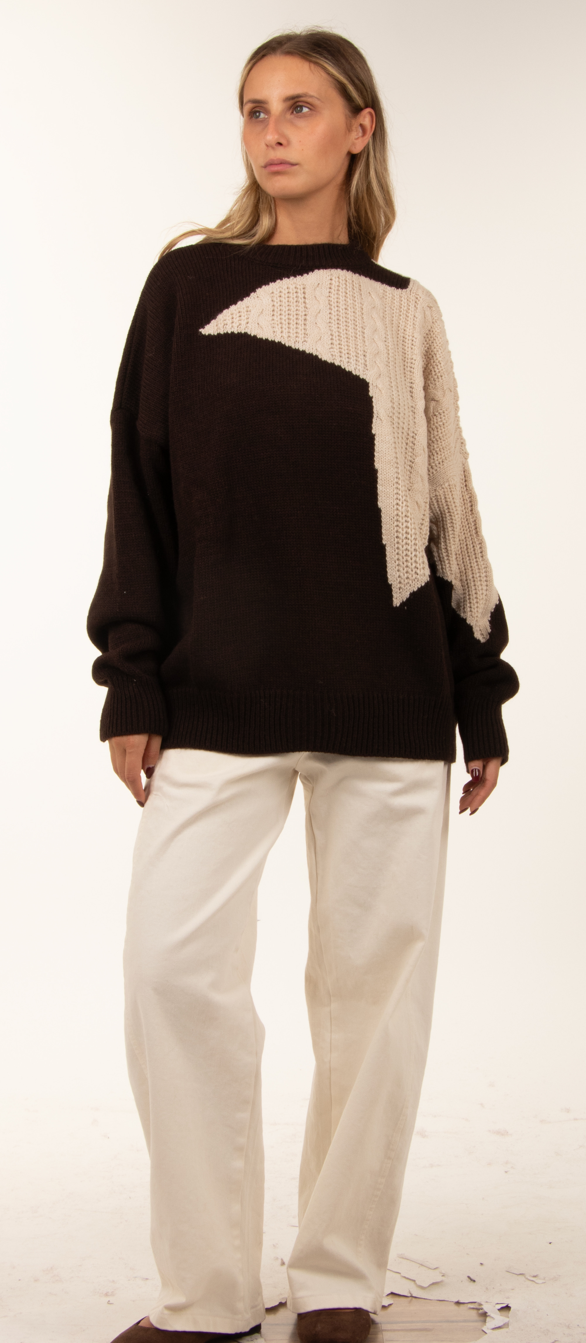 Oversized svetr s color‑block detaily