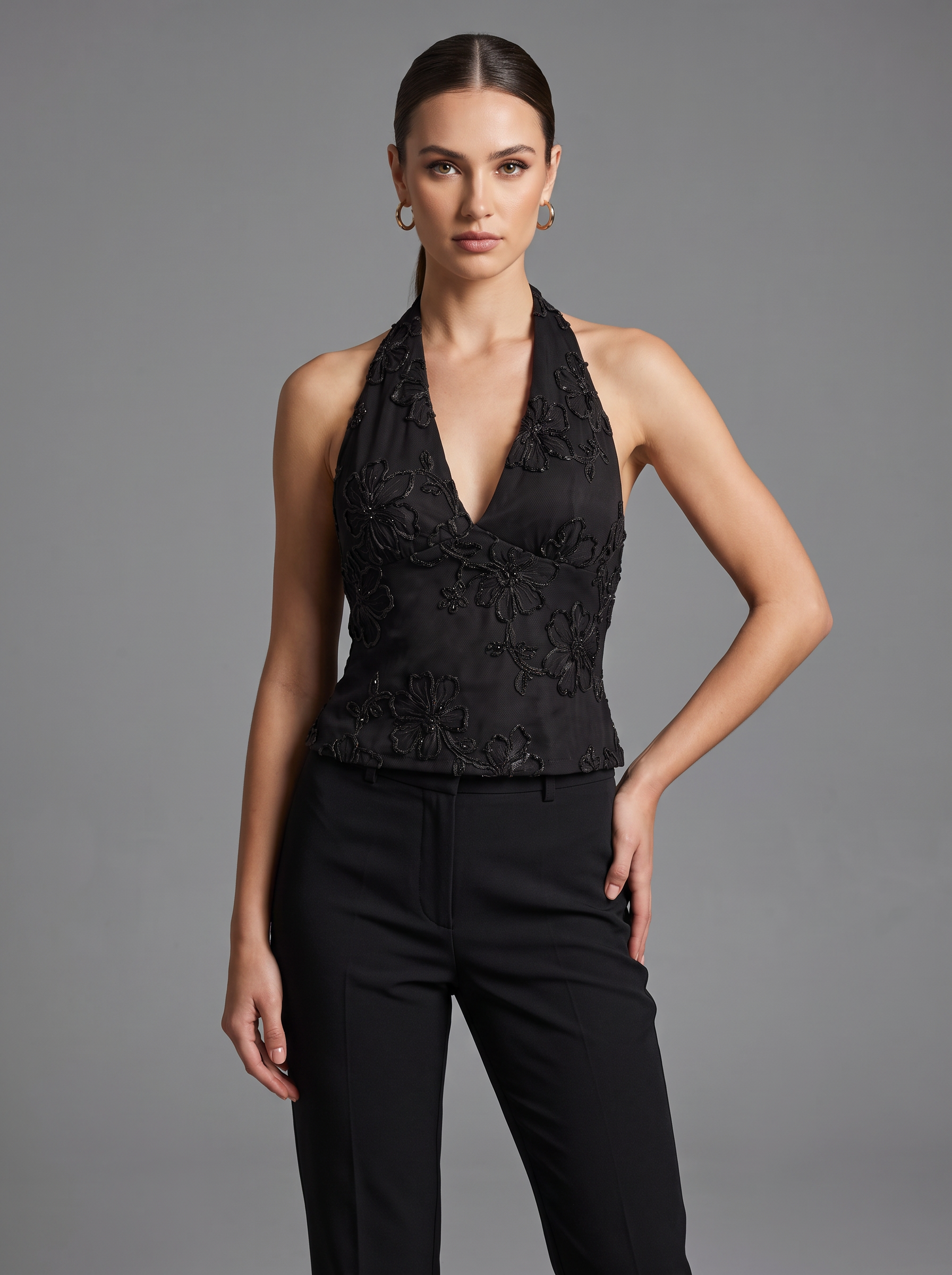 Přiléhavý halter top