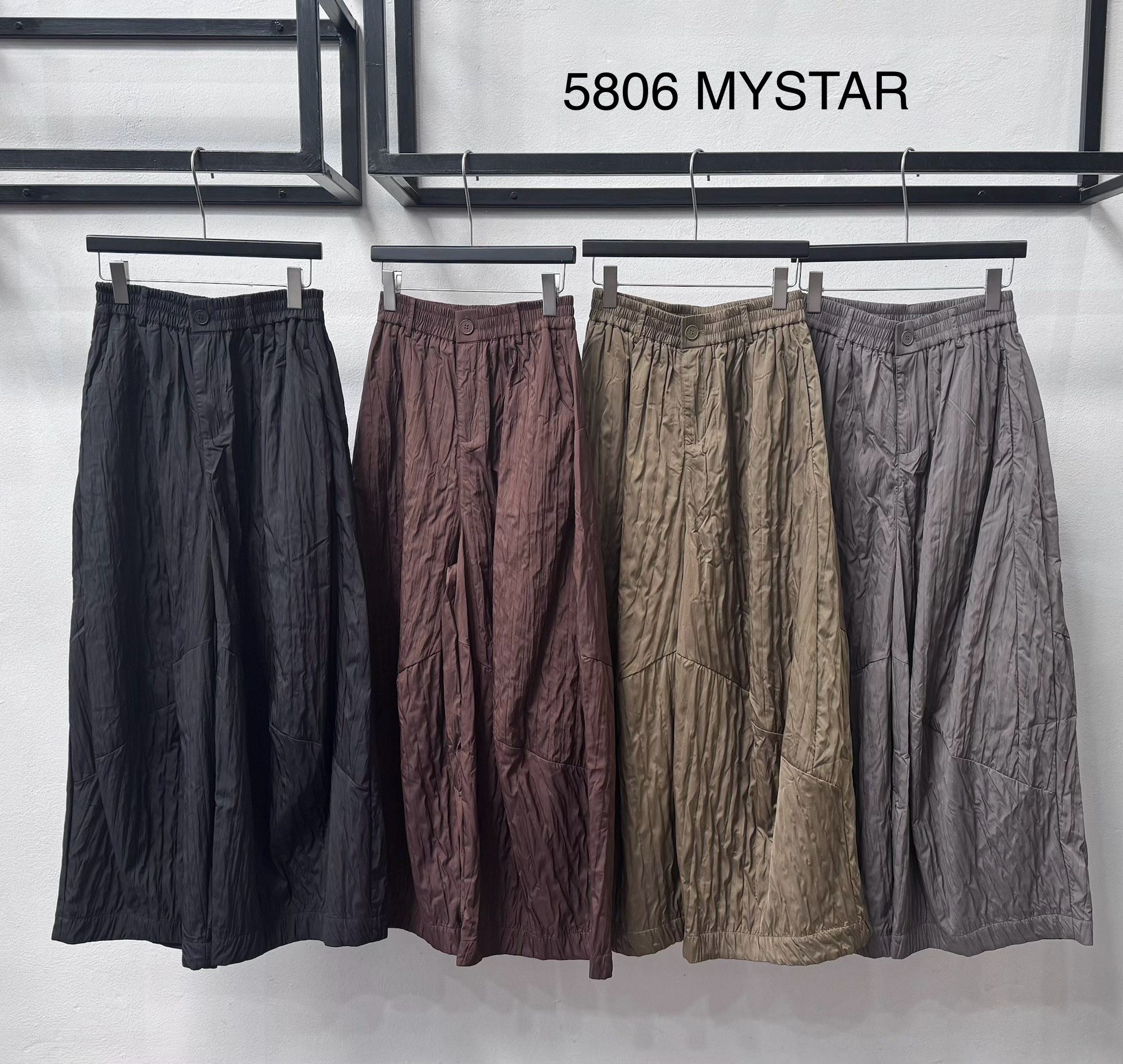 Volné kalhoty s plisováním (culottes)