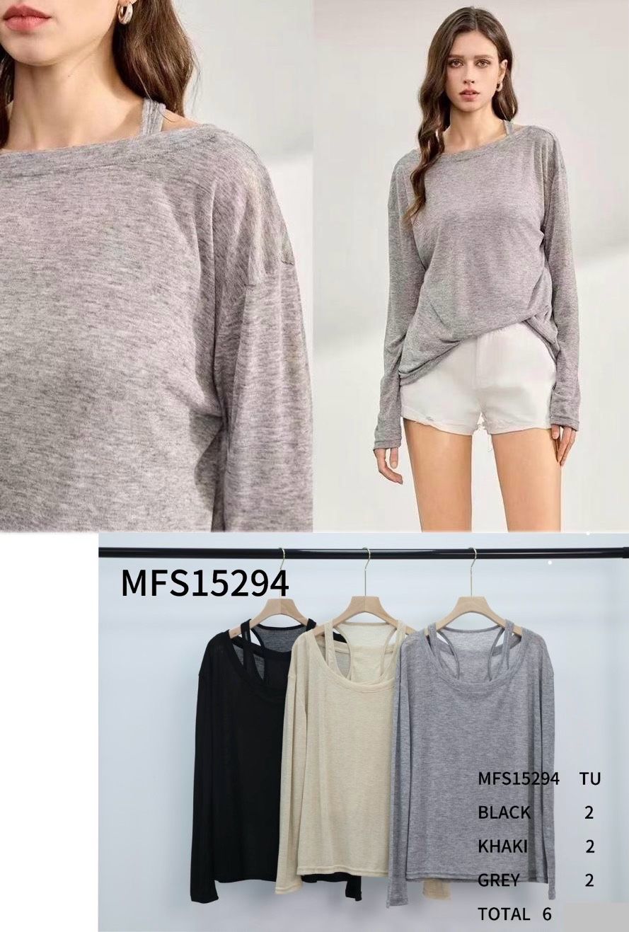 Volnější top s lodičkovým výstřihem