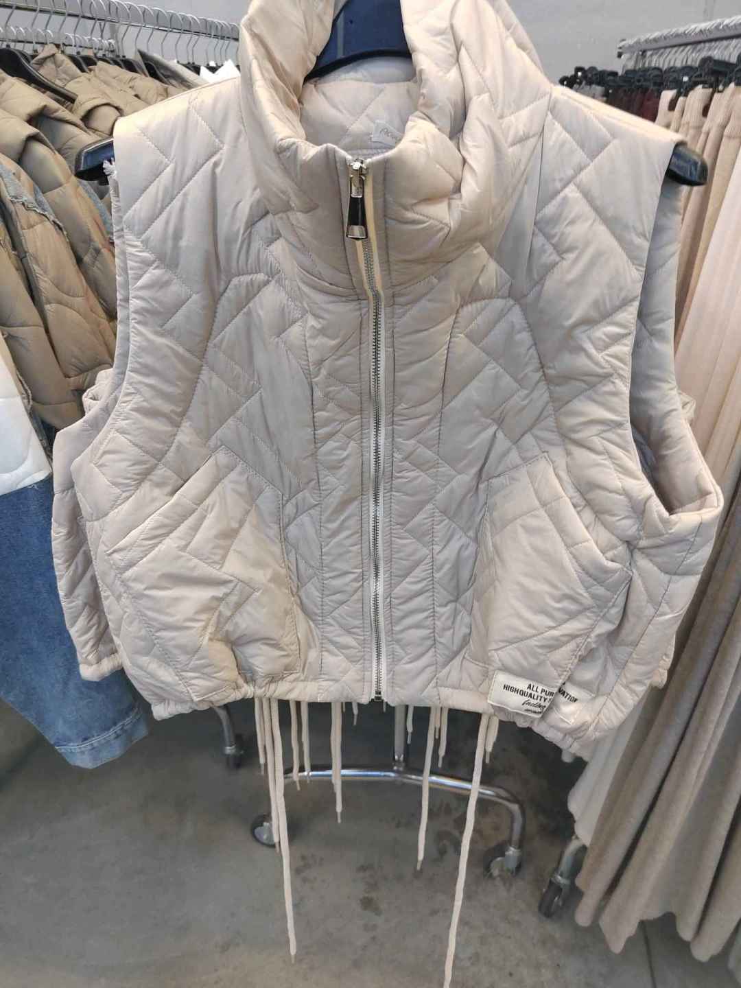 Prošívaná vesta se stojáčkem
