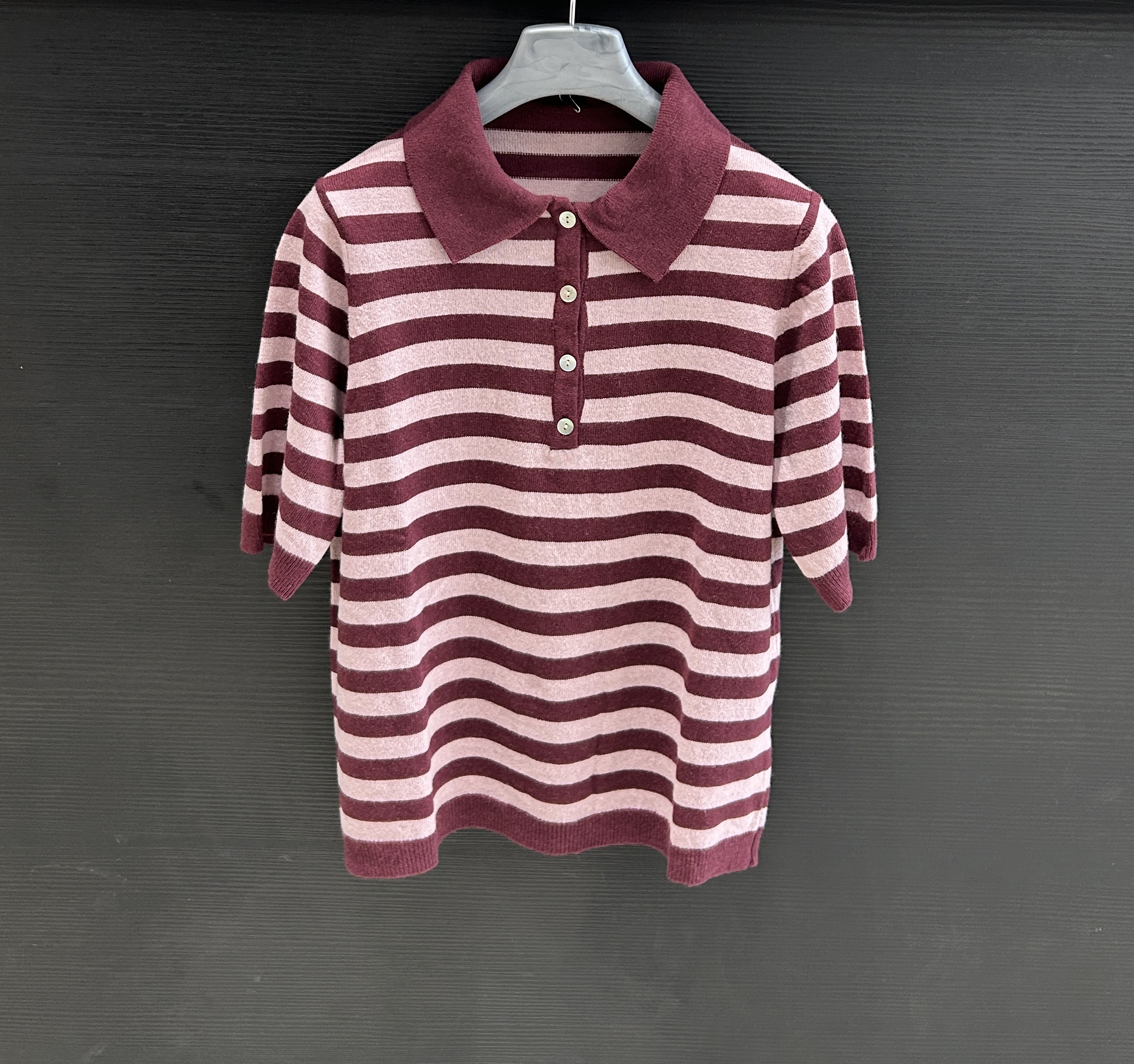 Pruhovaný polo svetr