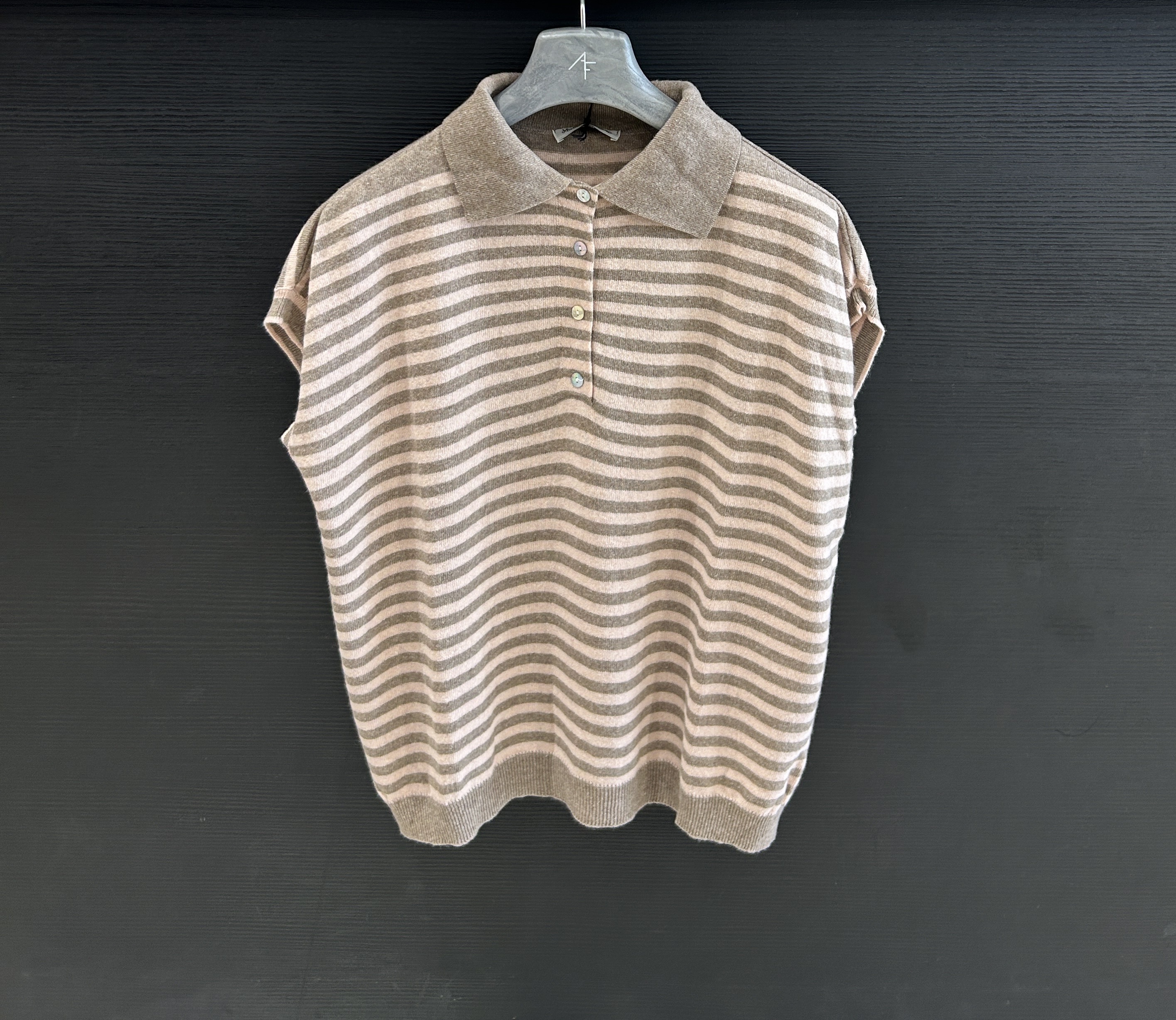 Pruhovaný polo svetr