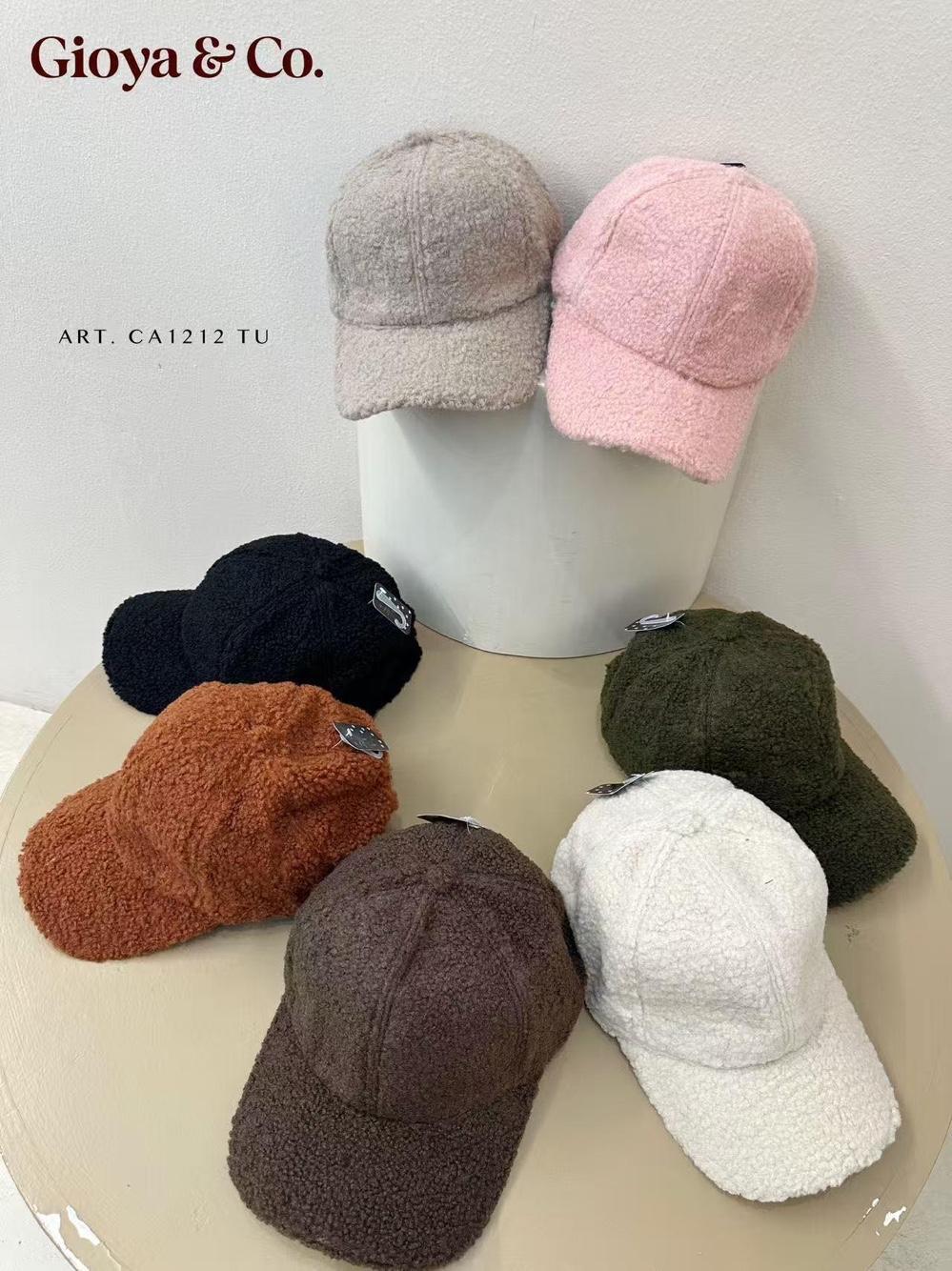 Baseballová čepice s kšiltem z teddy materiálu